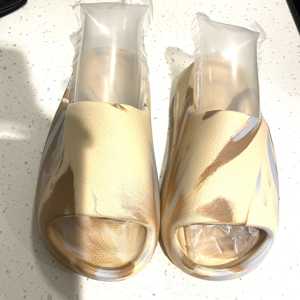 Adidas Yeezy Slides Mx Cream  Brand New Never Worn Size 5
